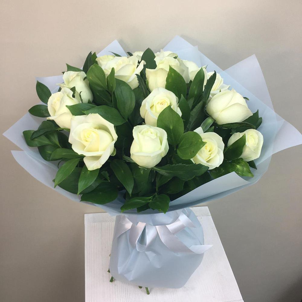 Букет 15 Белых роз Проуд в Полярном