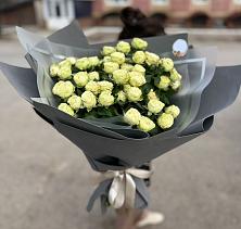 Букет Белые кустовые розы Солинеро в Полярном