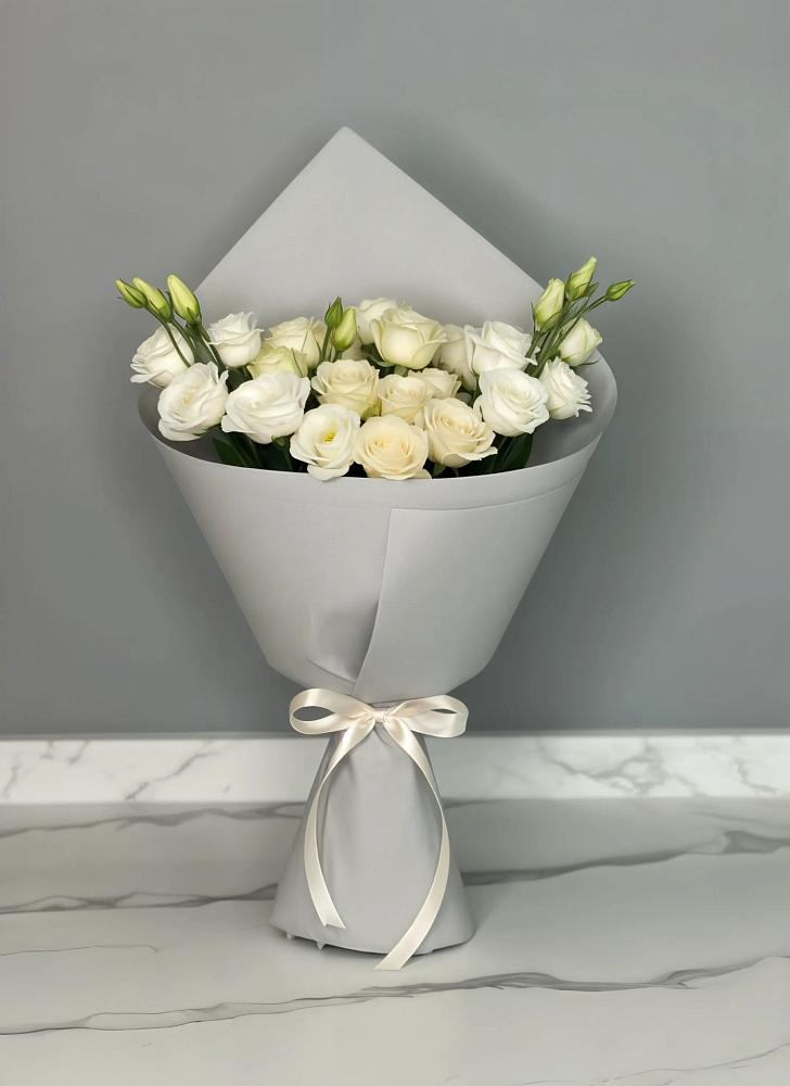 Букет цветов из: Розы и Лизиантусы в Полярном