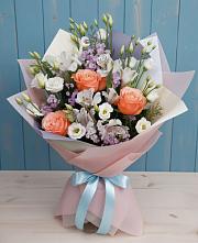 Букет цветов из:  Лизиантусы, Розы, Альстромерии и Гипсофила в Полярном