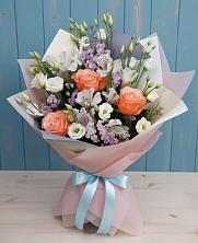 Букет цветов из:  Лизиантусы, Розы, Альстромерии и Гипсофила в Полярном