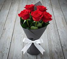 Букет 5 Красных роз Эдлесс Лав в Полярном
