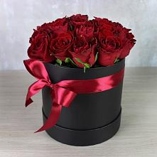 Цветочная композиция из Розы в шляпной коробке в Полярном