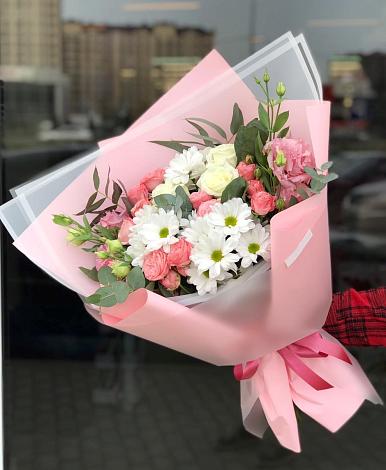 Букет цветов из: Розы, Лизиантусы и Хризантемы в Полярном